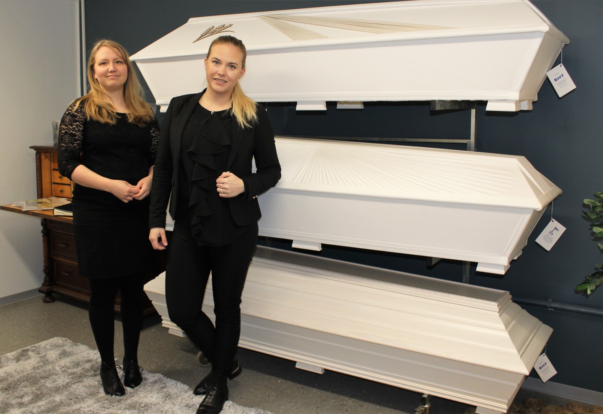 Kuva: Leena Tulivirta, Kuvassa: vasemmalla Kirsi Ruokostenpohja ja oikealla Kristiina Koski